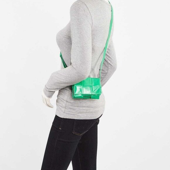 Bottega Veneta Parakeet Green Leather Maxi Weave Candy Cassette Crossbody Bag - Picture 3 of 9
